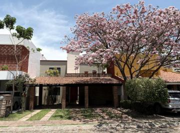 Casa · 296m² · 3 Recámaras · 5 Estacionamientos · Casa en Venta Santa Agustín Tlajomulco de Zuñiga