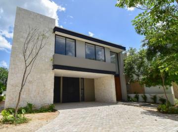 Casa de 4 habitaciones, Mérida · ¡Casa en Venta! Dentro de Privada Oasis en Yucatán Country Club.