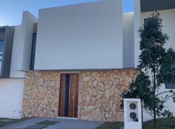 Casa en condominio · 3 Recámaras · 2 Estacionamientos · PH - Fraccionamiento Zibatá