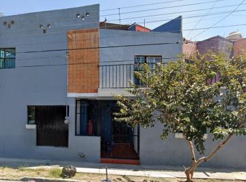 Casa de 2 habitaciones, Guadalajara · Hermosa Casa en Remate en Batallón de San Blas, Col. Jardines de Santa Isabel, Guadalajara, Jalisco