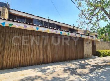 Casa · 628m² · 5 Recámaras · 4 Estacionamientos · Casa en Venta, Lomas de Guevara, Guadalajara