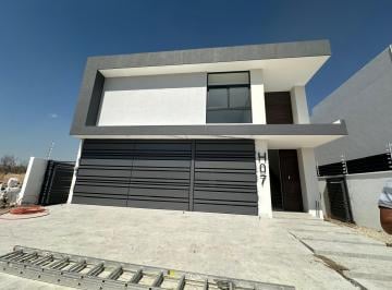 Casa · 509m² · 5 Recámaras · 3 Estacionamientos · Renta de Casa en Condominio XIII del Molino Residencial