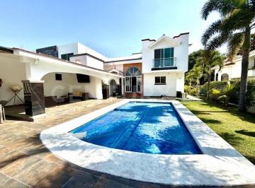 Casa · 235m² · 4 Recámaras · 3 Estacionamientos · Casa en Venta, Fraccionamiento Lomas de Cocoyoc, Atlahuacan Morelos