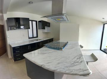 Casa · 150m² · 3 Recámaras · 2 Estacionamientos · Casa en Condominio con Alberca y Seguridad