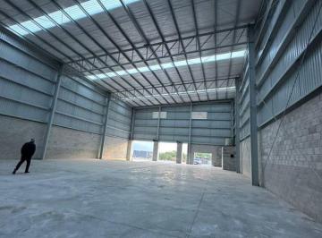 Nave industrial · 742m² · 6 Estacionamientos · Bodega en Renta en Santa Cruz de Las Flores