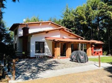 Casa · 212m² · 3 Recámaras · 3 Estacionamientos · Cabaña en Venta en La Esmeralda