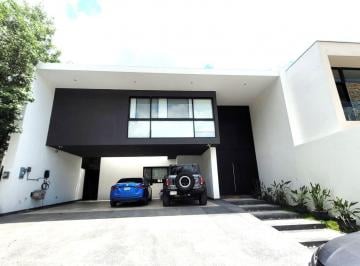 Casa · 465m² · 3 Recámaras · 3 Estacionamientos · Casa en Venta en La Joya Priv Magnolia, Carretera Nacional. Monterrey