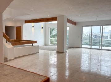 Casa · 363m² · 5 Recámaras · 2 Estacionamientos · Casa en Venta en Real de Juriquilla