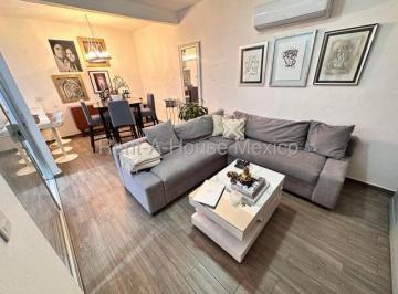 Casa de 3 habitaciones, El Marqués · Casa con Sala de Tv, 3 Recámaras, Terreno Excedente - Venta. Zákia