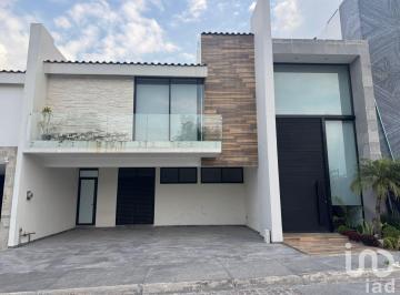 Casa · 256m² · 3 Recámaras · 2 Estacionamientos · Casa en Renta en Lomas de Angelopolis III, Puebla, México