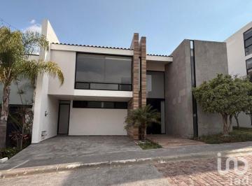 Casa · 390m² · 3 Recámaras · 2 Estacionamientos · Casa en Renta en Lomas de Angelopolis III, Puebla, México (Chedraui Cascatta)