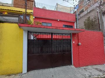 Casa · 146m² · 4 Recámaras · 1 Estacionamiento · Amplia Casa en Venta en San Fernando, Huixquilucan.