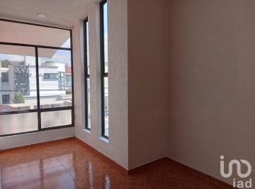 Casa · 240m² · 3 Recámaras · 2 Estacionamientos · Se Vende Casa en Privada Samuel Arias y Soria, Valle de San Javier, Pachuca, Hidalgo
