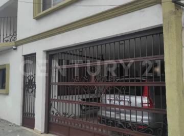 Oficina · 278m² · 4 Recámaras · 1 Estacionamiento · Casa con Uso de Suelo Comercial Para Oficinas en Col. Valle Verde 2 Sector