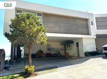 Casa · 451m² · 4 Recámaras · 3 Estacionamientos · Casa en Venta Privada Residencial Sierra Azul, San Luis Potosi