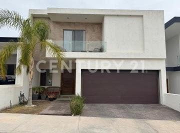 Casa · 276m² · 3 Recámaras · 2 Estacionamientos · Casa en Venta! en Bosques del Valle IV, Chihuahua.