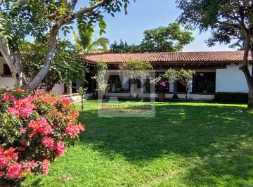 Casa de 6 habitaciones, Jiutepec · Casa en Venta en Fraccionamiento Las Fincas