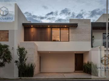 Casa · 245m² · 4 Recámaras · 2 Estacionamientos · Casa de Diseño en San Angel IV