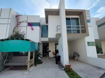 Casa de 3 habitaciones, Pachuca · Casa con Elevador Para Persona con Discapacidad. 2niv 3rec Equipada 100%