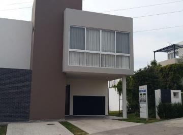 Casa de 3 habitaciones, Zapopan · Casa en Venta en Colinas de San Isidro Al Norte de Zapopan