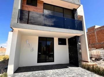 Casa · 180m² · 4 Recámaras · 1 Estacionamiento · Casa en Venta