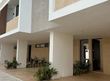 Casa · 157m² · 2 Recámaras · 2 Estacionamientos · Bello Townhouse con Roof Top en Privada