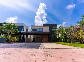 Casa en condominio de 4 habitaciones, Benito Juárez · Casa en Venta en Residencial Lagos del Sol