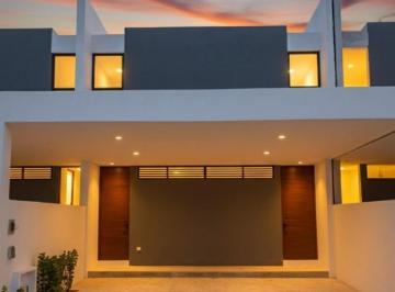 Casa · 188m² · 2 Recámaras · 2 Estacionamientos · Townhouses en Venta Merida. Carretera Progreso, Privada