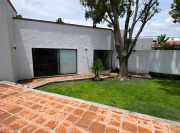 Casa · 580m² · 4 Recámaras · 3 Estacionamientos - ML2 BIENES RAÍCES · Casa de Una Planta con Alberca en Venta en Juriquilla.