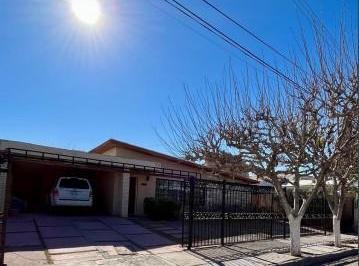 Casa de 4 habitaciones, Juárez · Se Vende Casa en Los Nogales un Piso