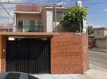 Casa de 4 habitaciones, Puebla · Bonita Casa en Una Exelente Ubicacion Cerca de Escuelas Parques y Hospitales S