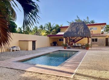 Casa de 3 habitaciones, Progreso · Oportunidad: Casa con Piscina y Amplio Terreno en Ubicación Céntrica en Chelem y
