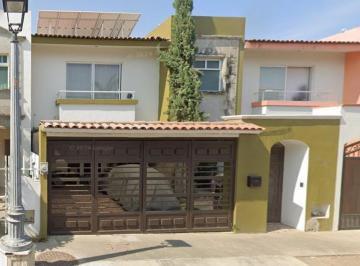 Casa de 3 habitaciones, Puerto Vallarta · Hermosa Casa en Remate, Fovissste 100, Fluvial Vallarta, Puerto Vallarta, Jal.