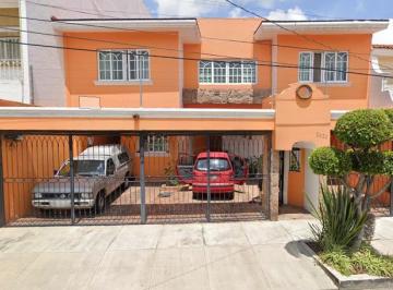 Casa de 5 habitaciones, Guadalajara · Bonita Casa en Una Exelente Ubicacion Cerca de Escuelas Parques y Hospitales