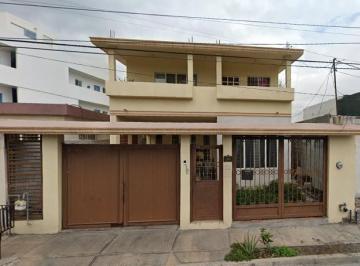 Casa de 4 habitaciones, Monterrey · Bonita Casa en Una Exelente Ubicacion Cerca de Escuelas Parques y Hospitales