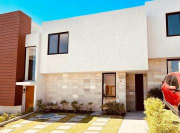 Casa · 151m² · 3 Recámaras · 2 Estacionamientos · Casa en Venta en Privada en Altos Juriquilla, Querétaro