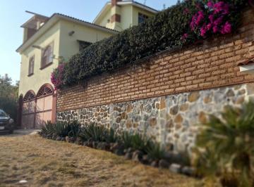 Casa · 350m² · 2 Recámaras · 2 Estacionamientos · Casa Sola en Venta en Ahuatepec, Cuernavaca, Morelos