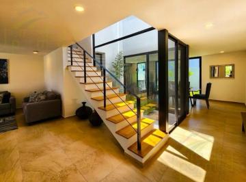 Casa · 165m² · 3 Recámaras · 2 Estacionamientos · Casa en Venta en Privada en Altos Juriquilla, Querétaro