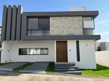 Casa · 288m² · 3 Recámaras · 2 Estacionamientos · Casa en Venta en El Molino Lomas III