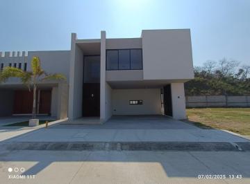 Casa · 215m² · 3 Recámaras · 1 Estacionamiento · Casa en Venta en Fracc Lomas del Dorado
