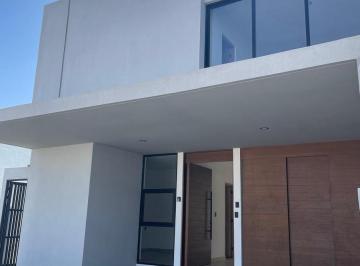 Casa · 210m² · 4 Recámaras · 2 Estacionamientos · Casa en Venta en Fracc. Lomas del Dorado, Boca del Rio, Veracruz.