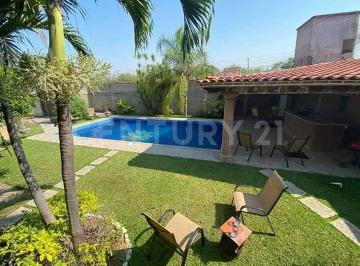Casa · 300m² · 5 Recámaras · 6 Estacionamientos · Casa en Venta Xochitepec Morelos