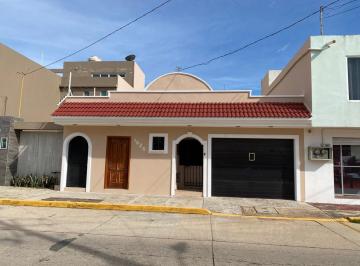Casa · 281m² · 3 Recámaras · 2 Estacionamientos · Casa en Venta, Av Lázaro Cárdenas, Col. María de La Piedad. Coatzacoalcos, Ver.