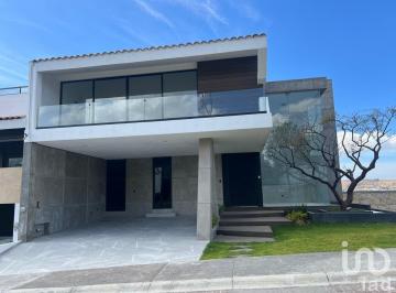 Casa · 412m² · 3 Recámaras · 2 Estacionamientos · Casa en Venta en Lomas de Angelópolis III Gr1 (Chedraui)