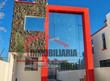 Casa de 4 habitaciones, Tequisquiapan · Casa de 2 Plantas con Gran Terreno en Tequis