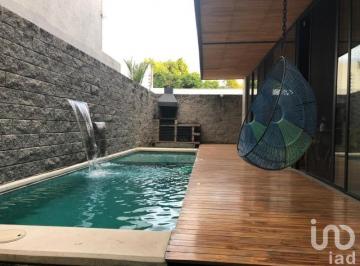 Casa · 260m² · 2 Recámaras · 2 Estacionamientos · Casa en Venta en Cuernavaca Dentro de Fraccionamiento con Seguridad