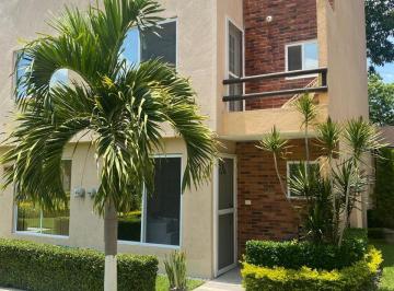 Casa · 149m² · 4 Recámaras · 2 Estacionamientos · Excelente Casa en Venta (Frac. Privado), San Juan, Yautepec, Morelos