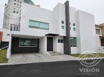 Casa · 340m² · 3 Recámaras · 2 Estacionamientos · Casa en Venta - Claustros de La Catedral - Centro Sur - Querétaro