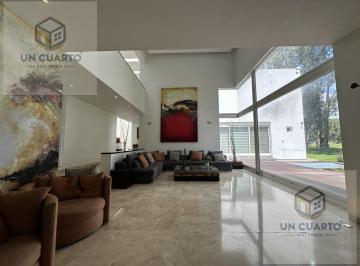 Casa · 820m² · 3 Recámaras · 4 Estacionamientos · En Campestre de Golf con Cava y Cuarto de Juegos