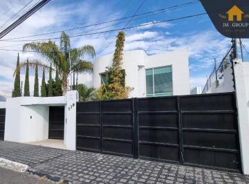 Casa de 4 habitaciones, Querétaro · Casa Sobre Calle Juriquilla